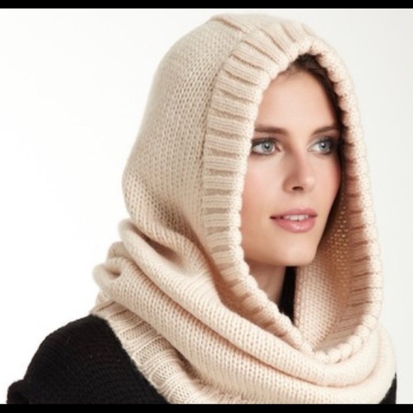 Susana Monaco wool Scarf with hood - Picture 2 of 3
